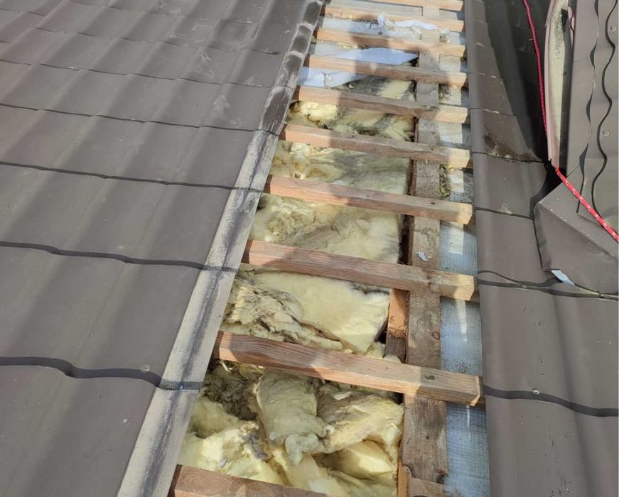 Naprawa dachu po kunie, naprawa izolacji po kunie, ocieplanie celulozą