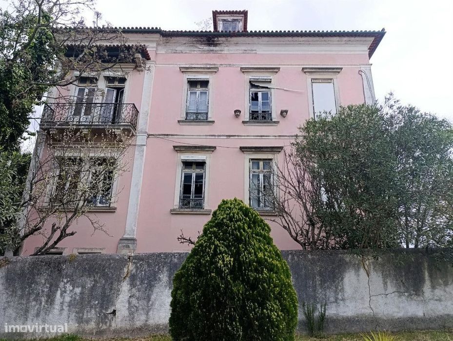 Moradia M5 com terreno em zona de Santa Apolónia, Coimbra