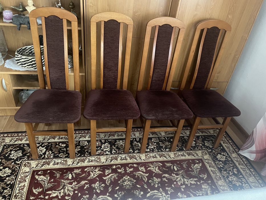 Komplet sześciu krzeseł