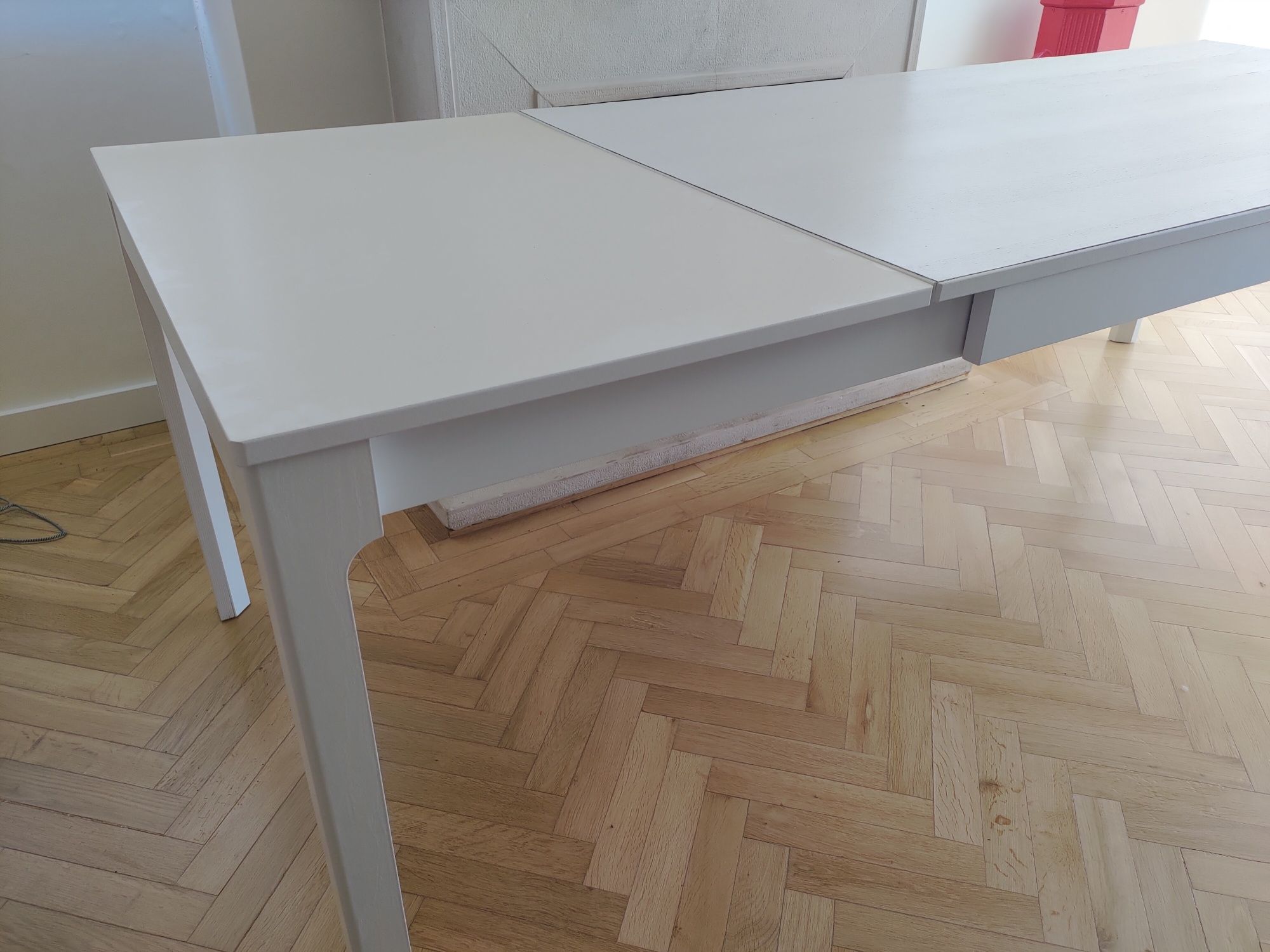 Mesa e 8 cadeiras