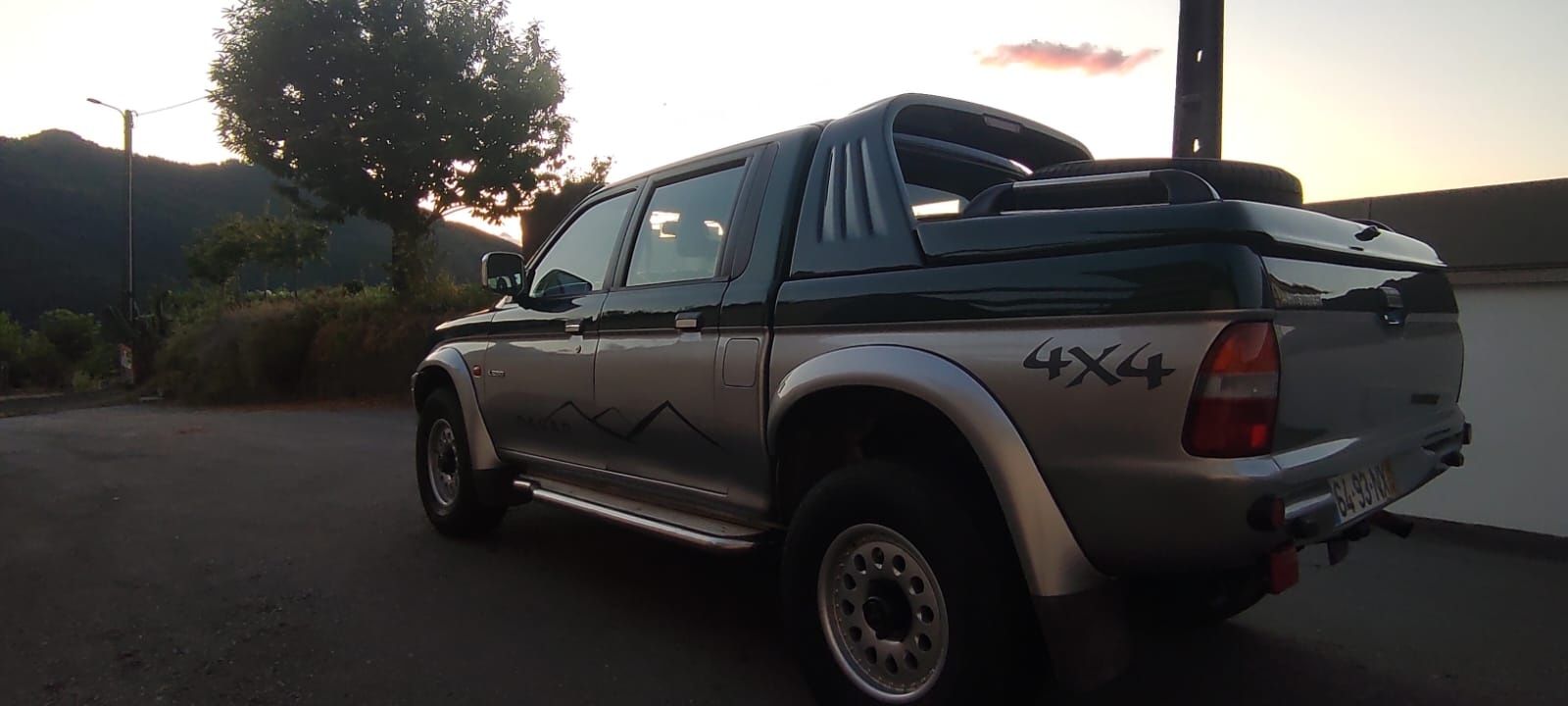 Vendo Mitsubishi Strakar L200 versão  Dakar como nova