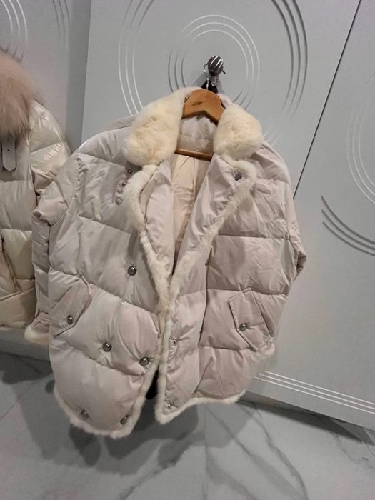 Натуральні жіночі зимові куртки