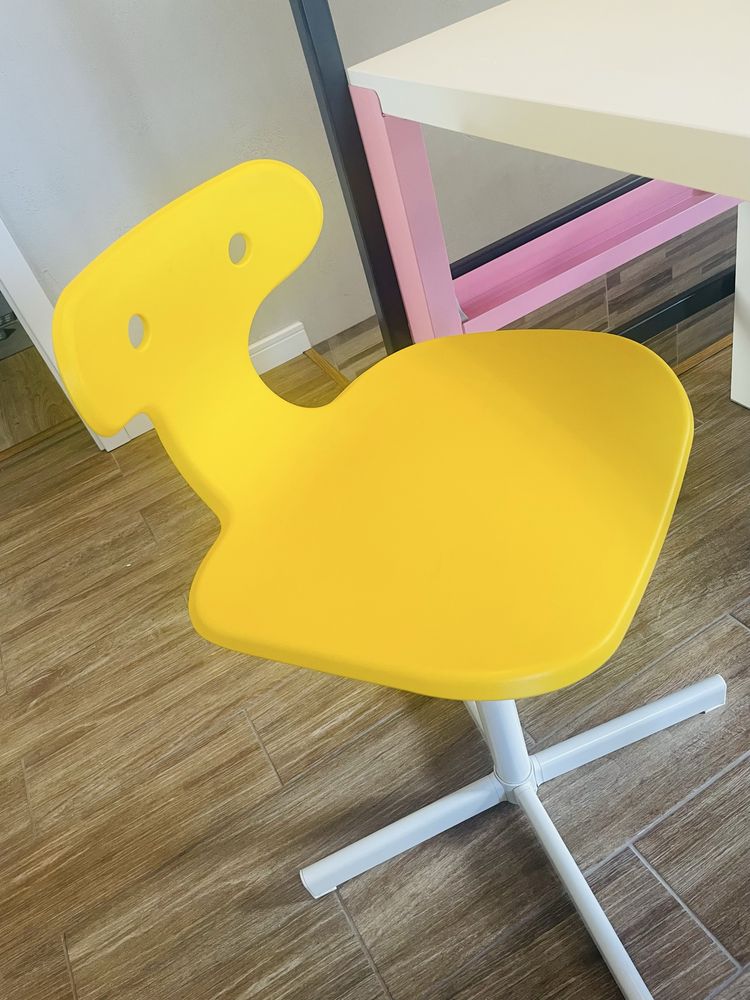Zestaw biurko regulowane Phal Ikea, nadstawka, krzesło regulowane