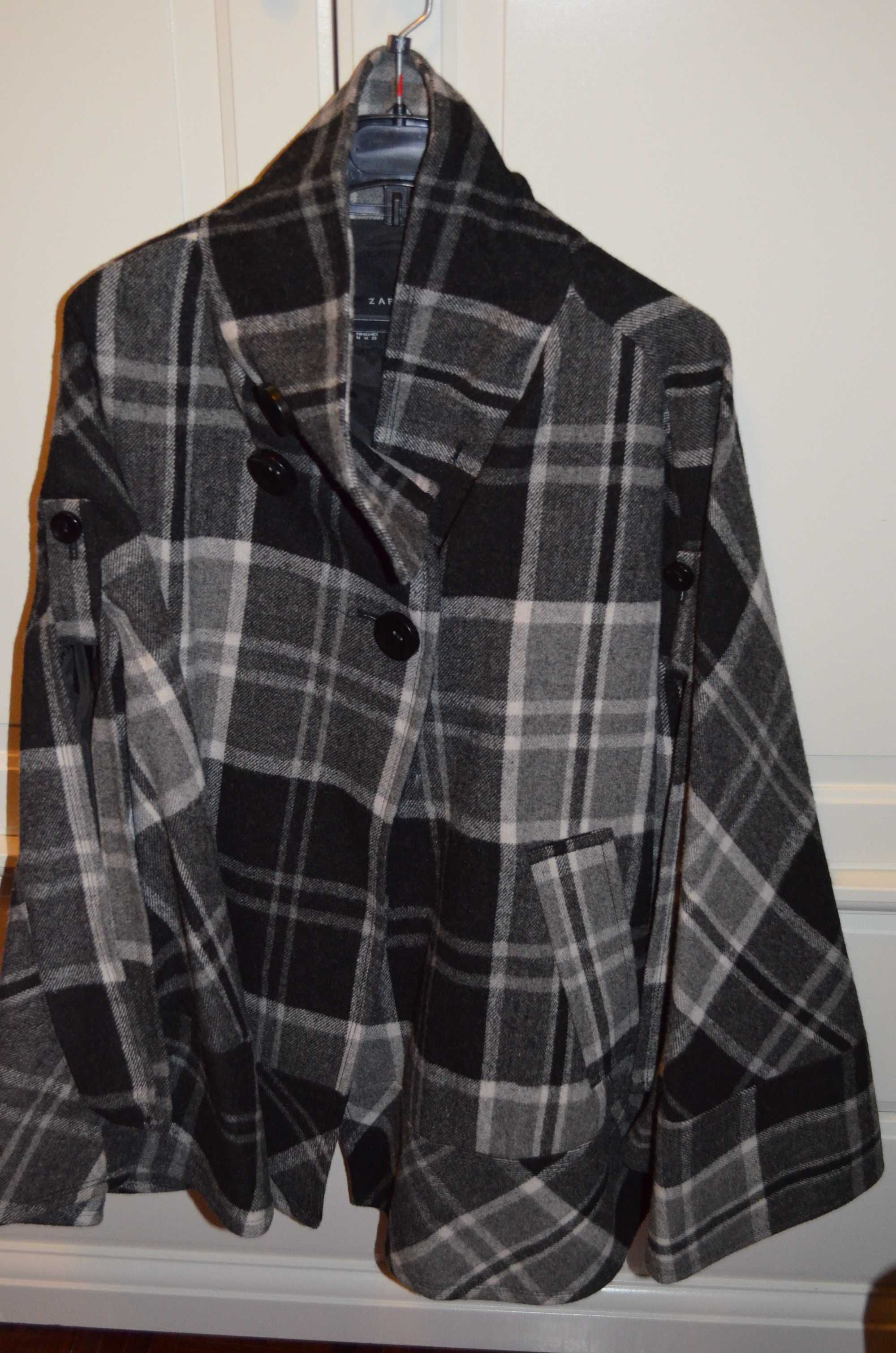 Capa Zara (Cinza/Preto)
