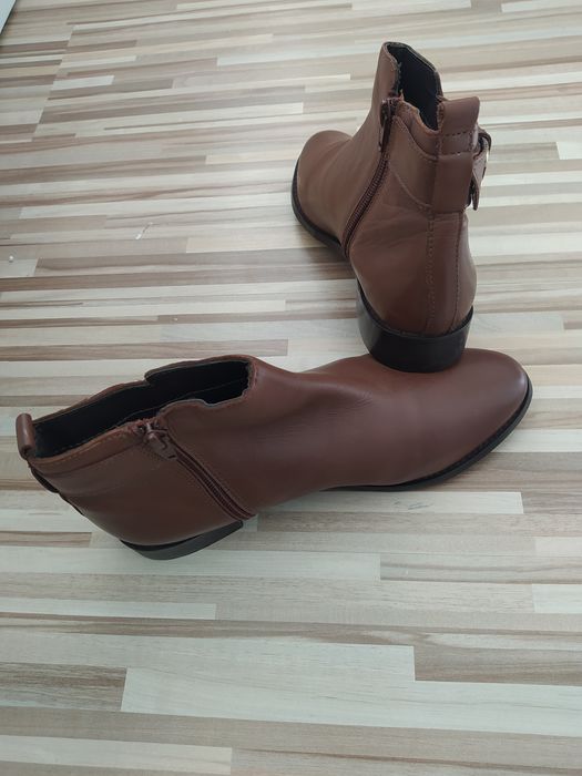 Шкіряні нові черевики 39р.