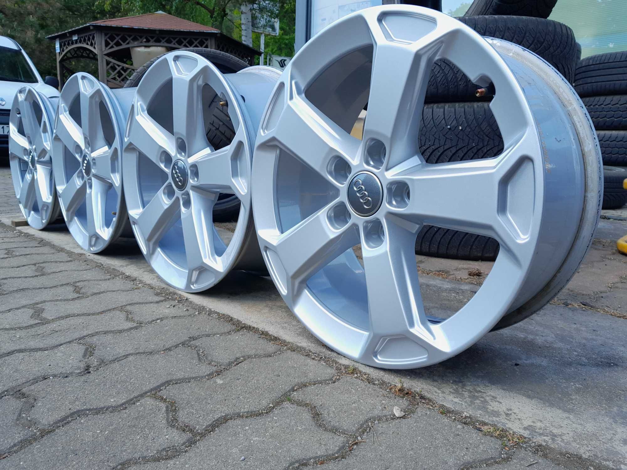 FELGI ALUMINIOWE j.nowe  17 oryginał AUDI Q2 A3 7jx17 5x112 et45
