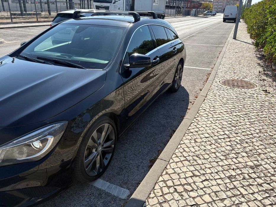Mercedes-Benz CLA 180 Shooting Brake Urban 2015 – Excelente estado