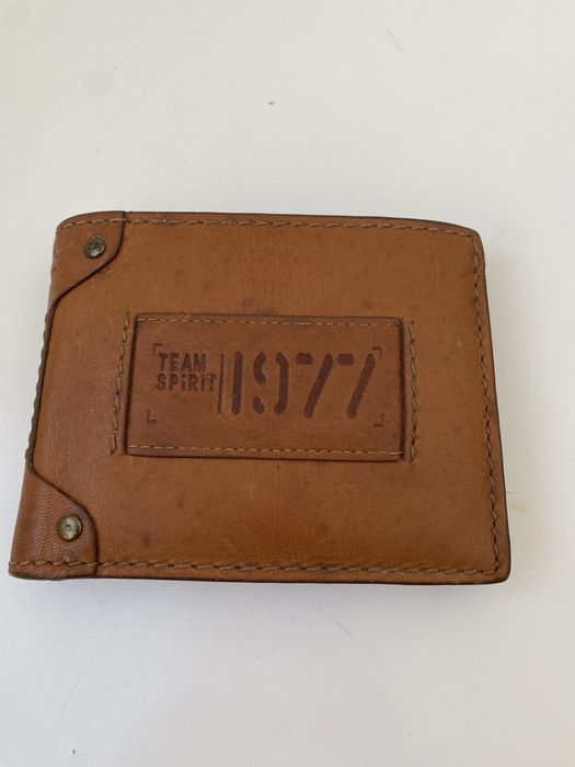 Carteira em pele camel active