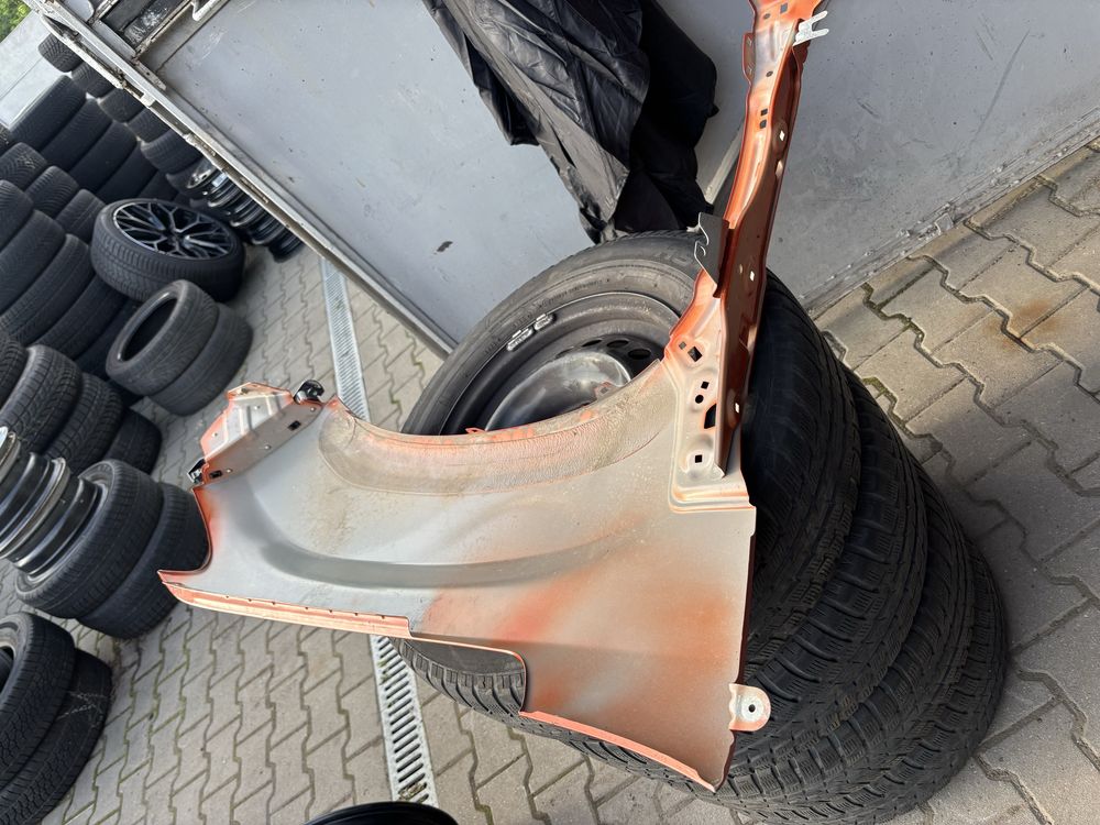 Błotnik lewy przód Dacia Duster II