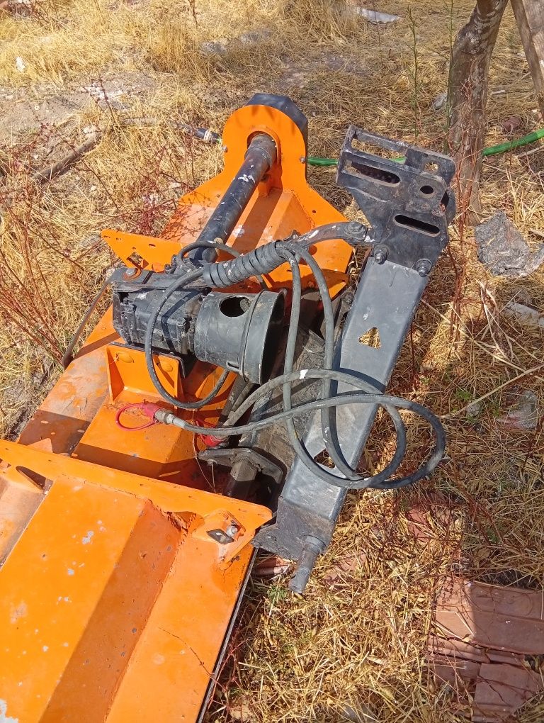 Estrocedor em bom estado de martelos