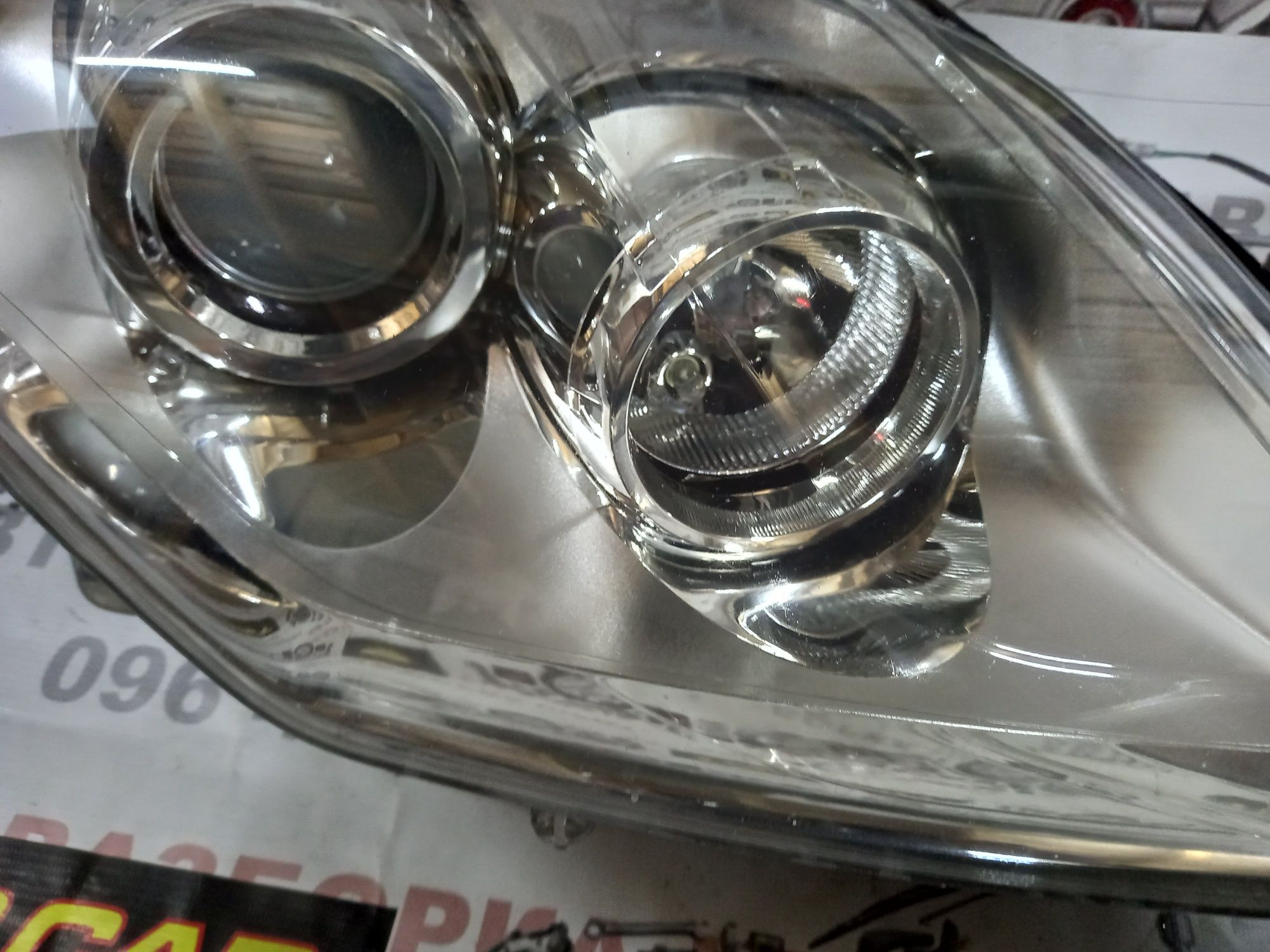 Фари фара  передні на Рено Лагуна 3.. Renault Laguna 3 ідеальний стан.