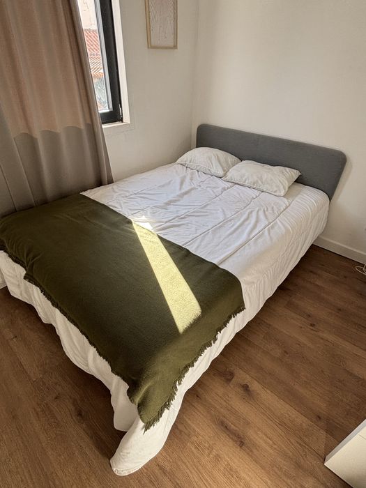 Cama de casal cinza IKEA Slattum
