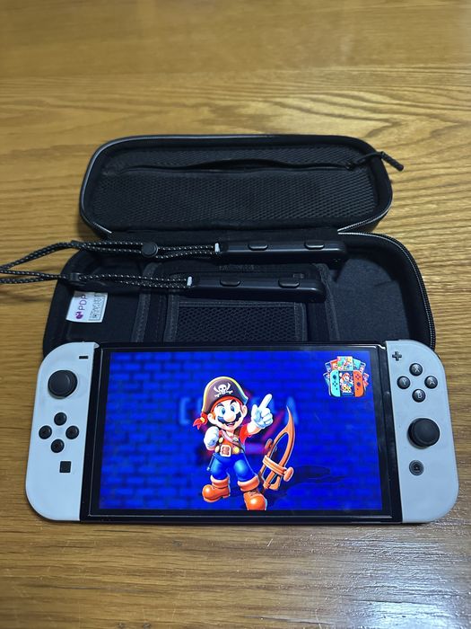Nintedo Switch Oled - Desbloqueada