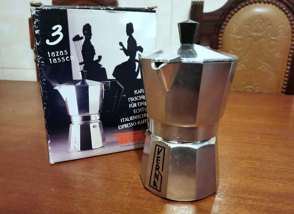 Cafeteira manual em alumínio - nova