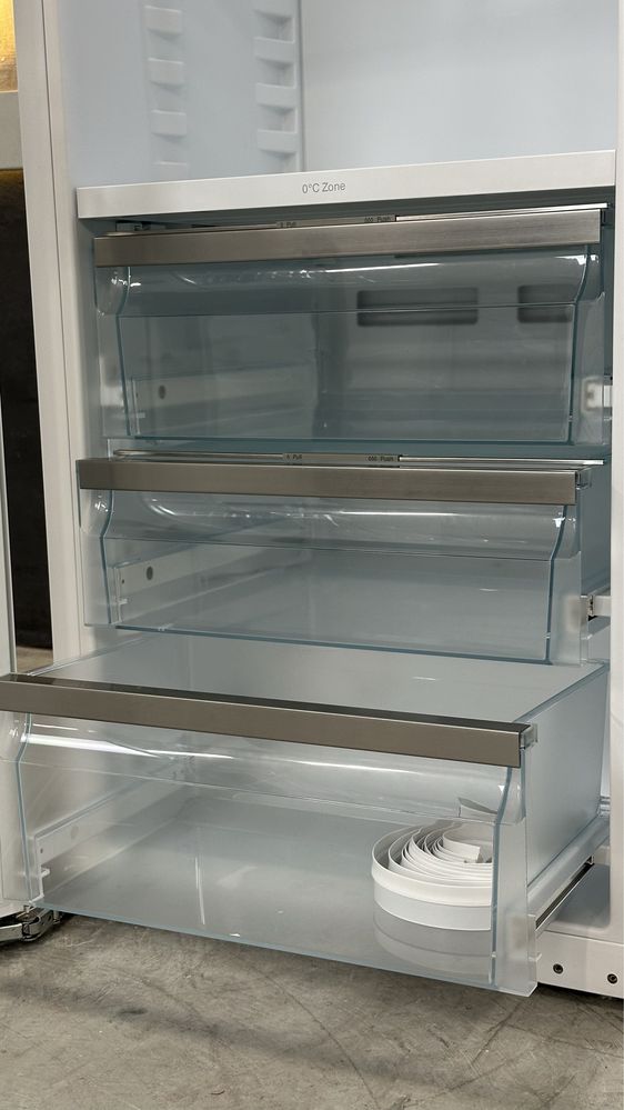 Вбудований холодильник K7743E. 2022 рік