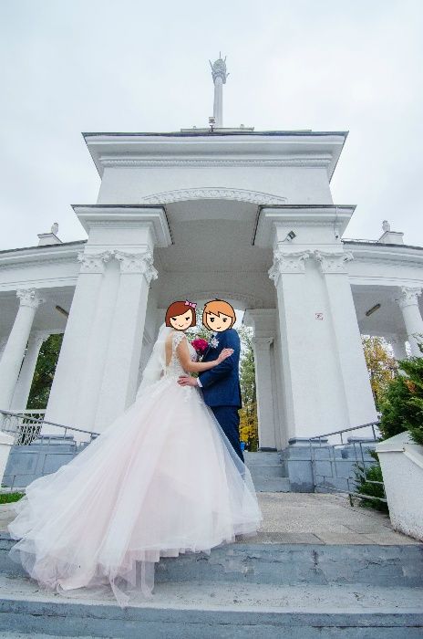 Весільна сукня кольору "пудра"
