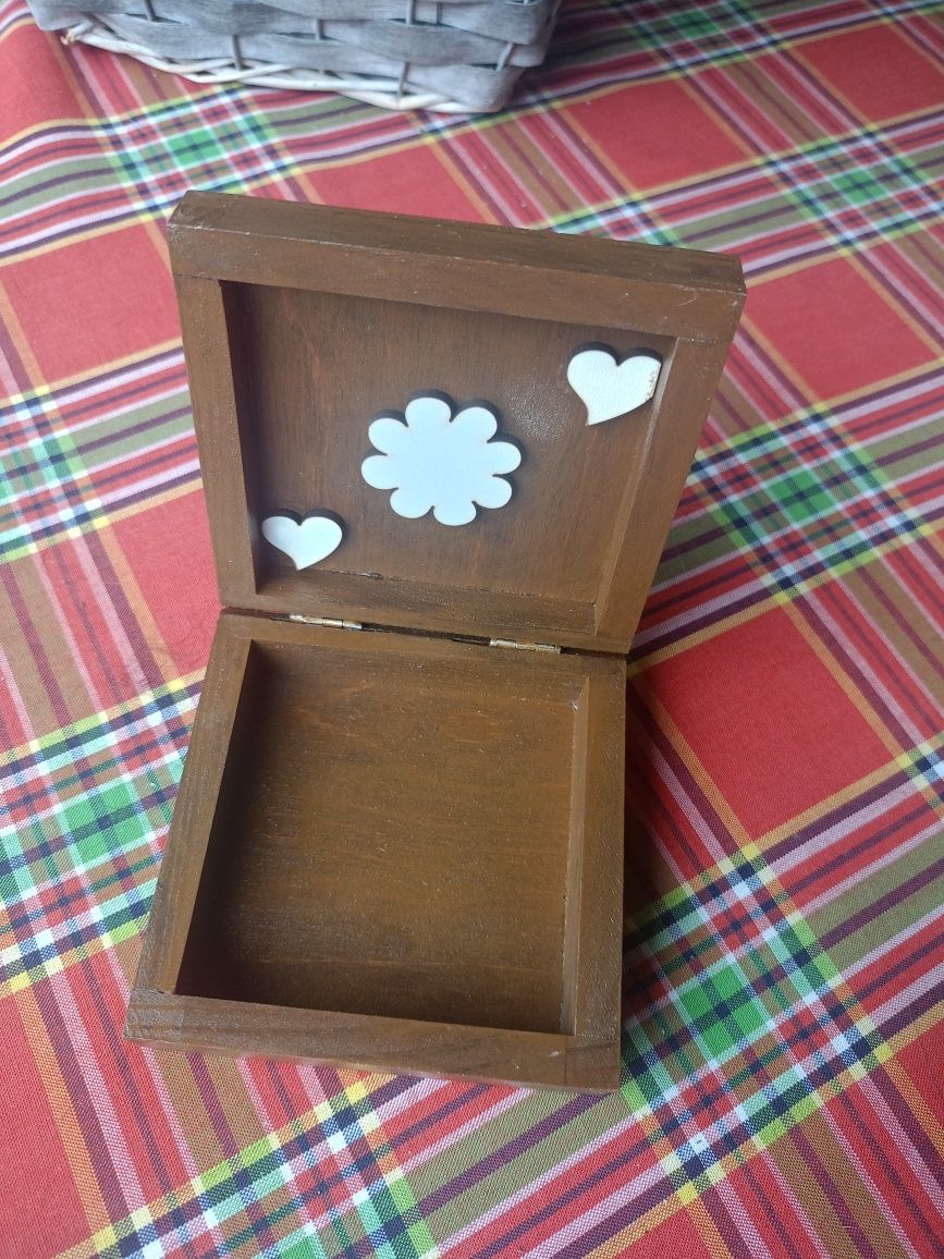 Drewniana szkatułka 10 /10 cm