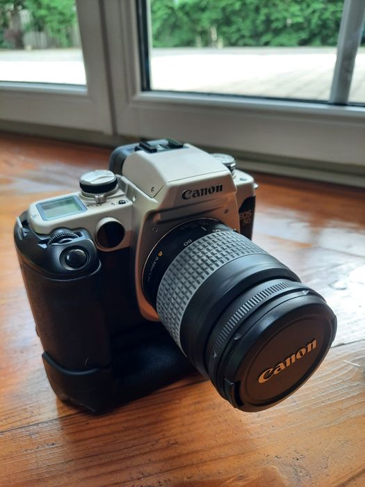 Aparat analogowy canon E0S50 + obiektyw canon 28-80mm