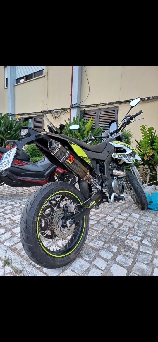 UM DSR SM 125cc Akrapovic e sem catalisador