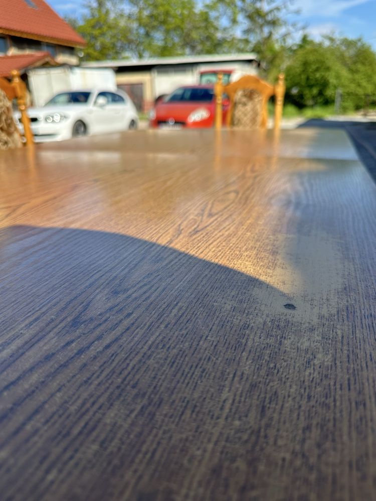 Stol z krzeslami