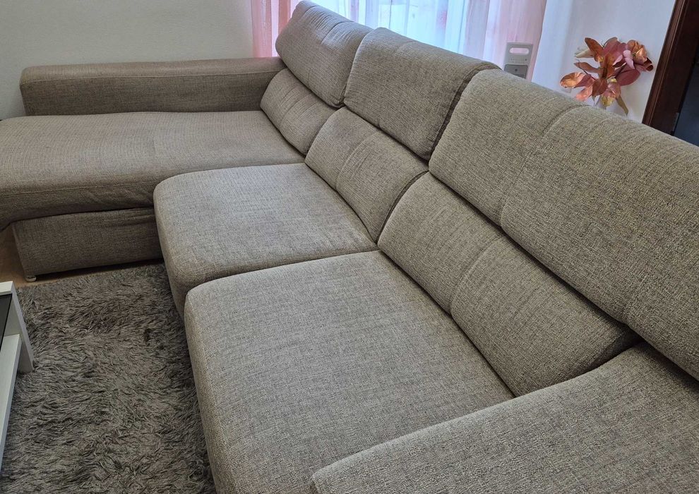 Sofá com chaise longue