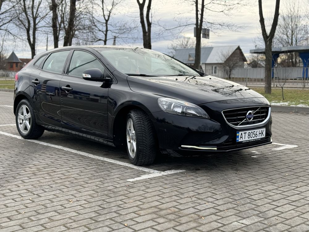 VOLVO V40 2013 РІК