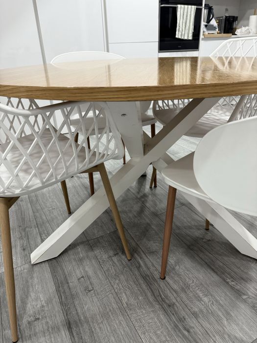 Mesa redonda + 4 cadeiras