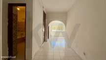 Apartamento T1 transformado em T2 com muita luz natural e logradouro p