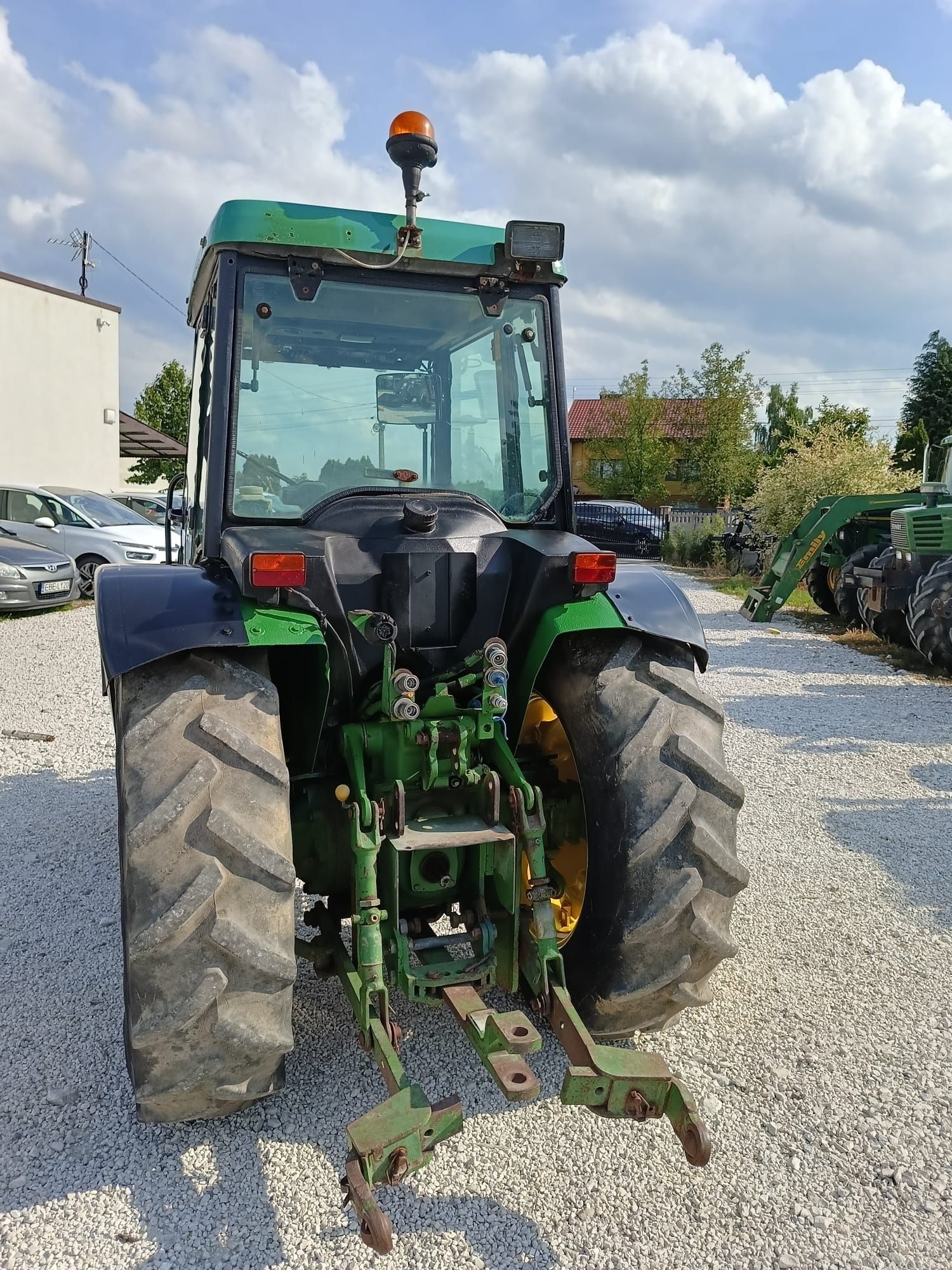 John Deere 5400N sadownik