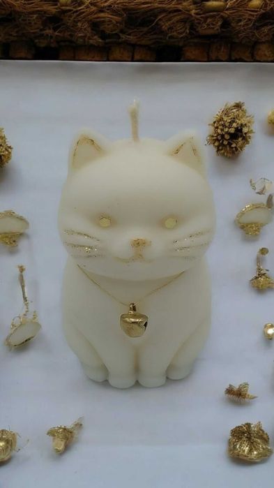 Świeczka sojowa wolnostojąca złoty kot z dzwoneczkiem