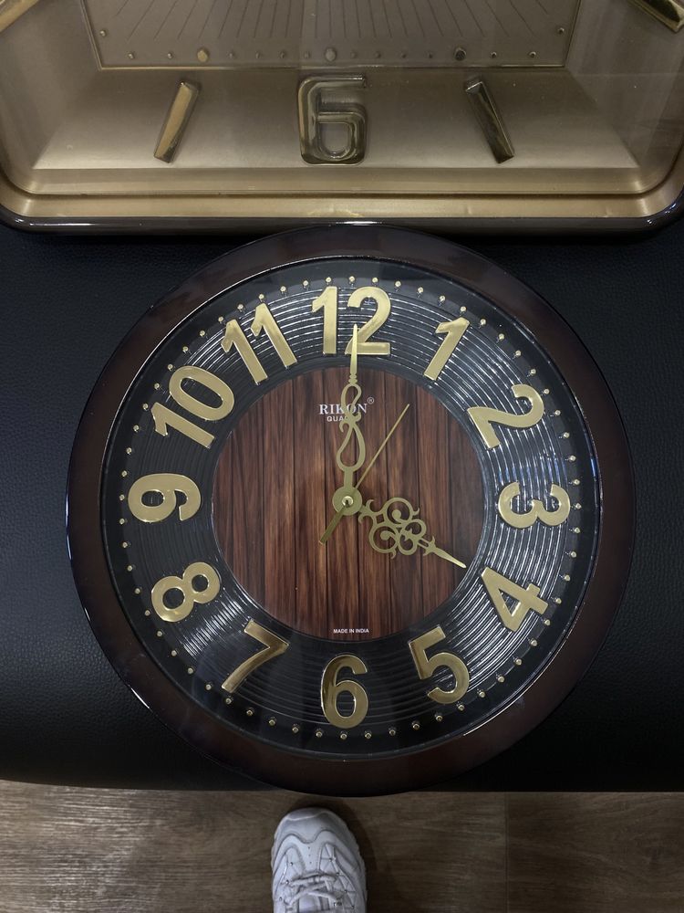 Часы настенные rikon quartz коричневые