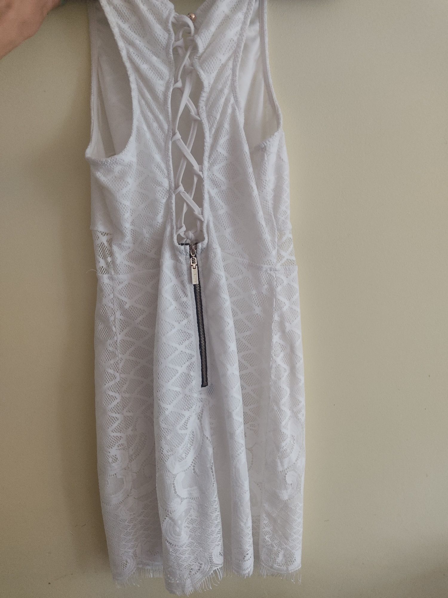 Biała koronkowa sukienka rozmiar S na lato