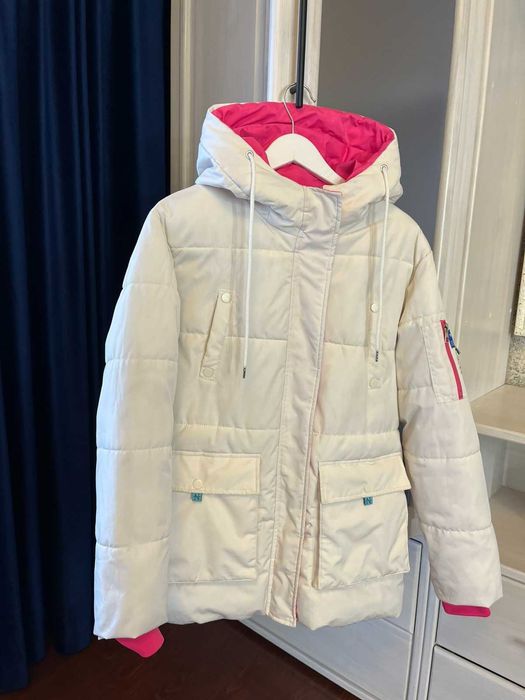 Стильна жіноча куртка