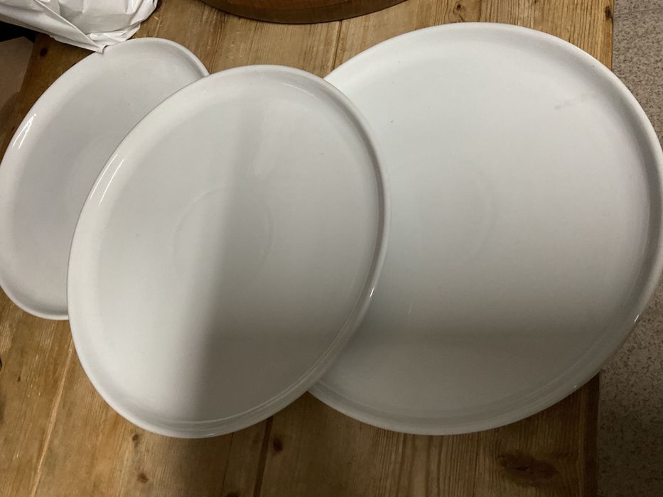 Prato de piza com 32 cm ,      Novos por usar  anúncios abaixo