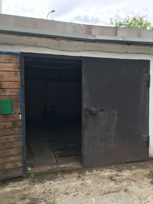 Продам гараж,в хорошем районе