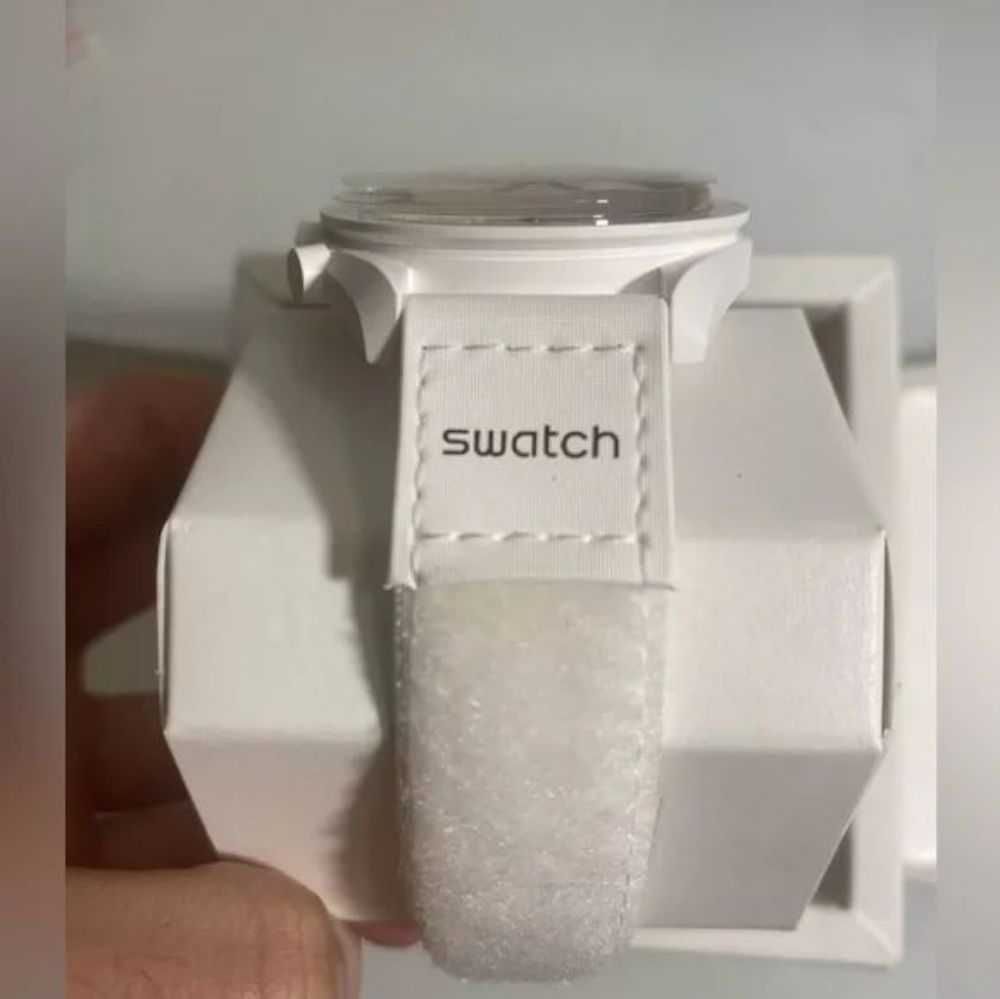 Omega x Swatch Snoopy: Limitowany SO33W700 Moonphase