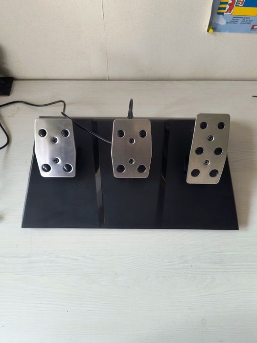 Ігровий руль,педалі та коробка передач з оригінальною коробкою