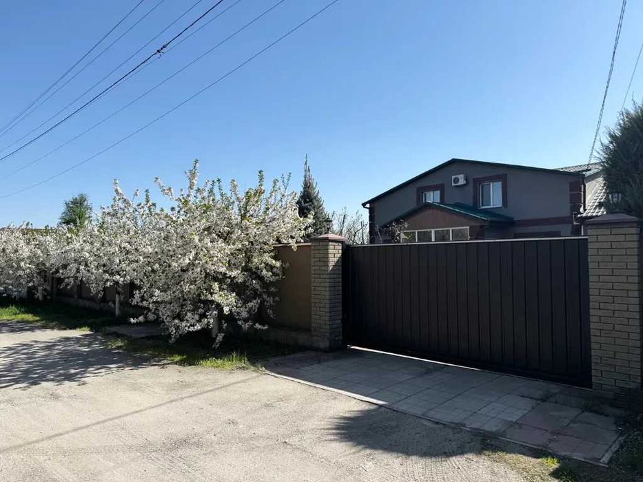 Продам 2 этажный дом в Березановке на левом берегу