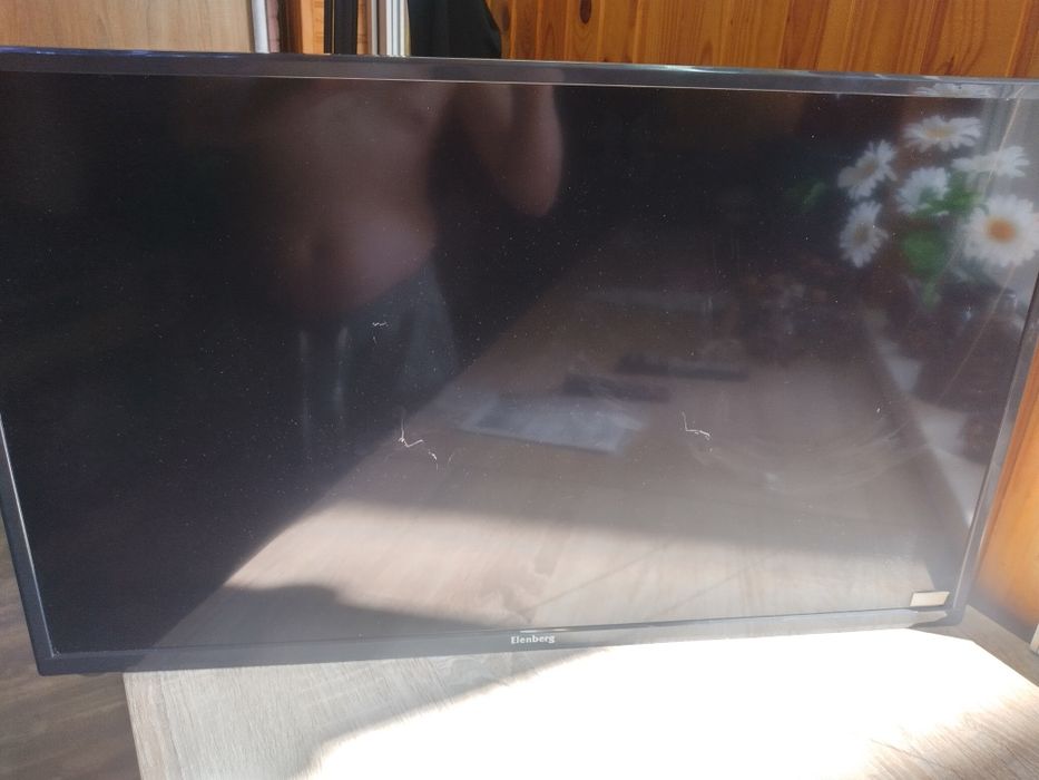 Телевизоры  Elenberg 32 с дефектами
