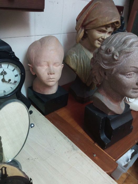 Lindíssimo conjunto de esculturas francesas. De autor.