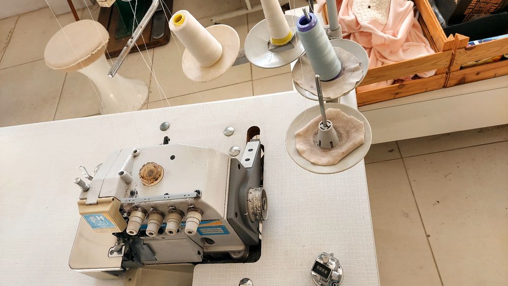 Máquina industrial cose  corte Kingtex