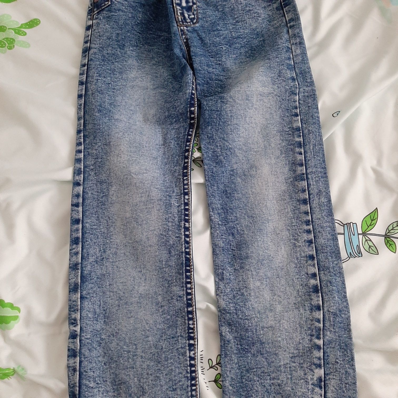 Spodnie jeans r. 140/146 niebieskie przecierane