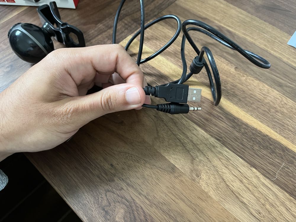Webcam Trust com Microfone incluído