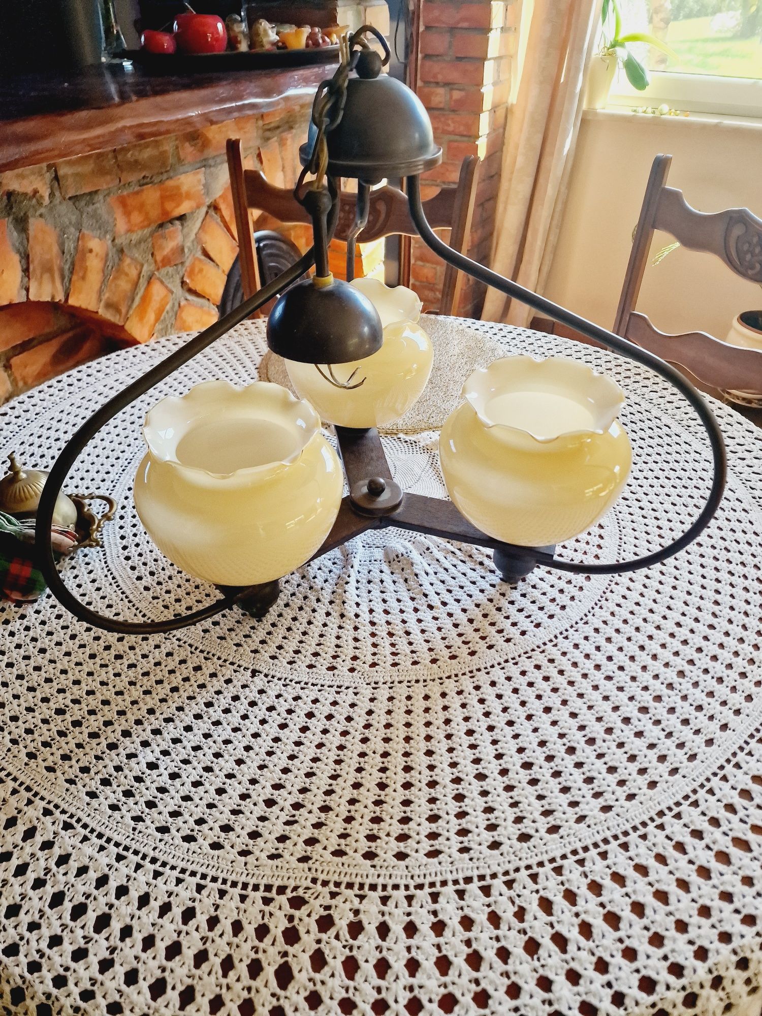 Żyrandol PRL trzy ramienny