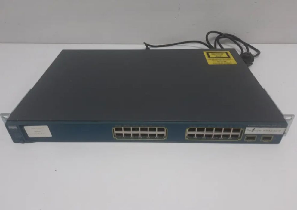 Комутатор (Catalyst 3560 series PoE 24)