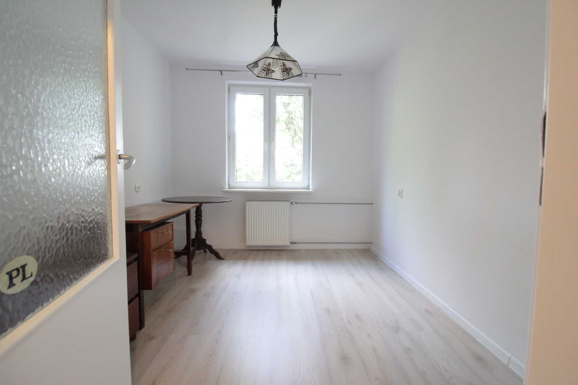 3 pok. 54 m2 na ul. Jaremy-Azory posiada balkon i piwnicę