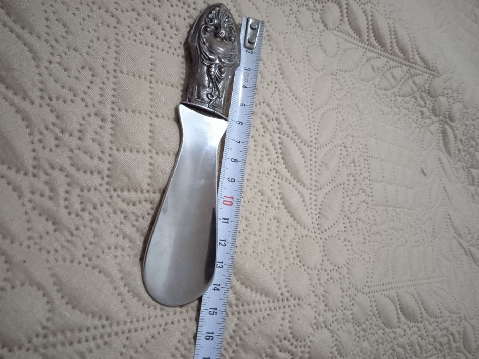 Vendo três abre cartas antigos e uma calçadeira em excelente estado