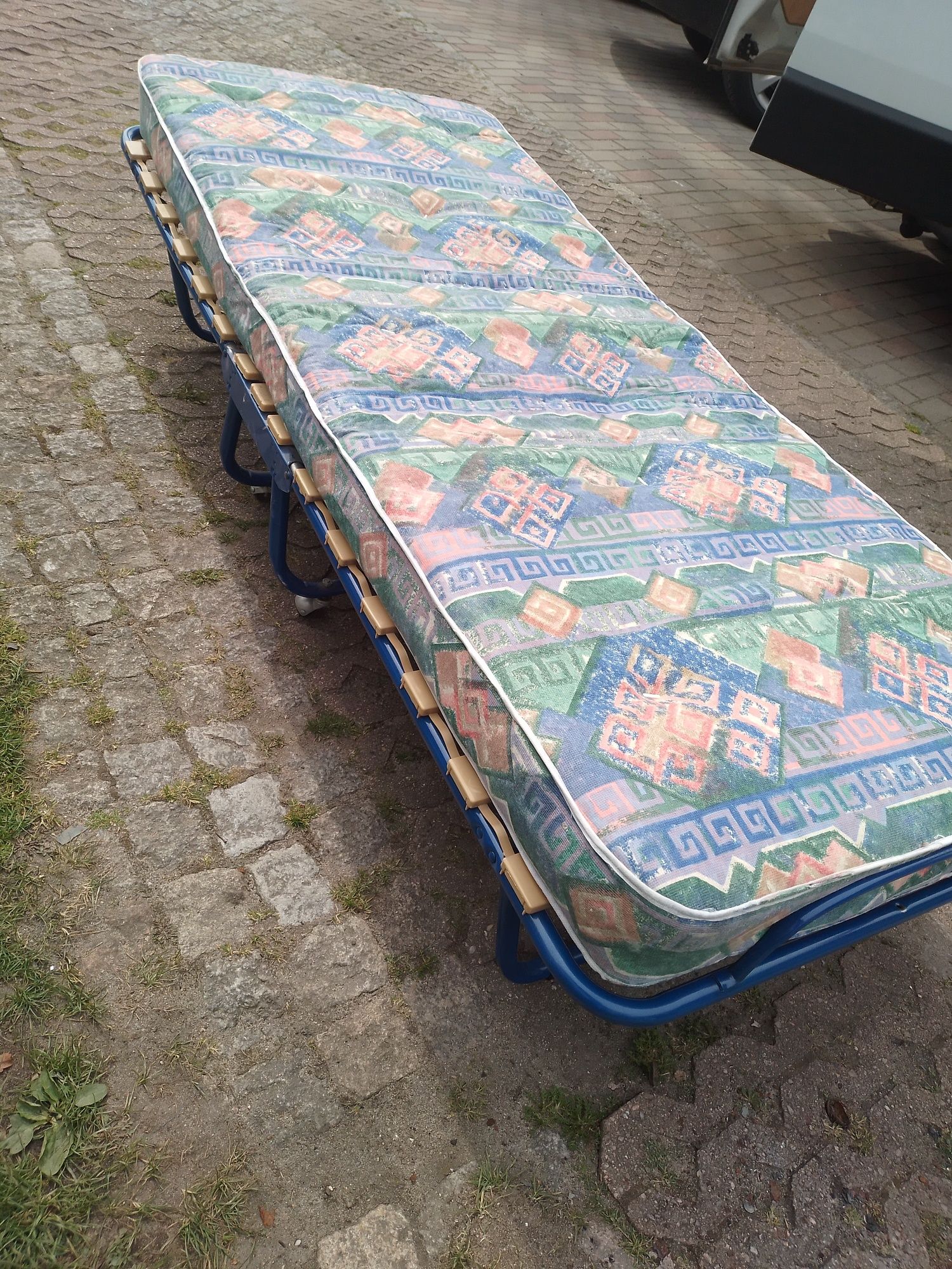 Łóżko składane z materacem