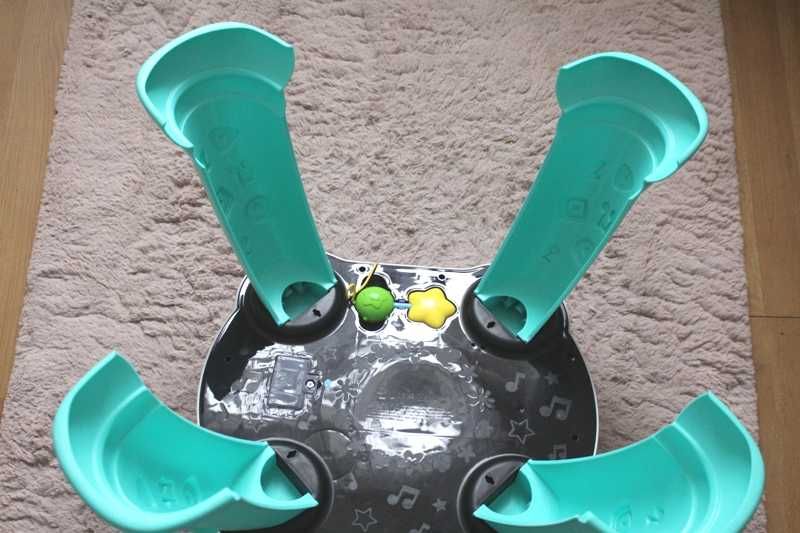 Stolik interaktywny z 20 melodiami firmy Vtech