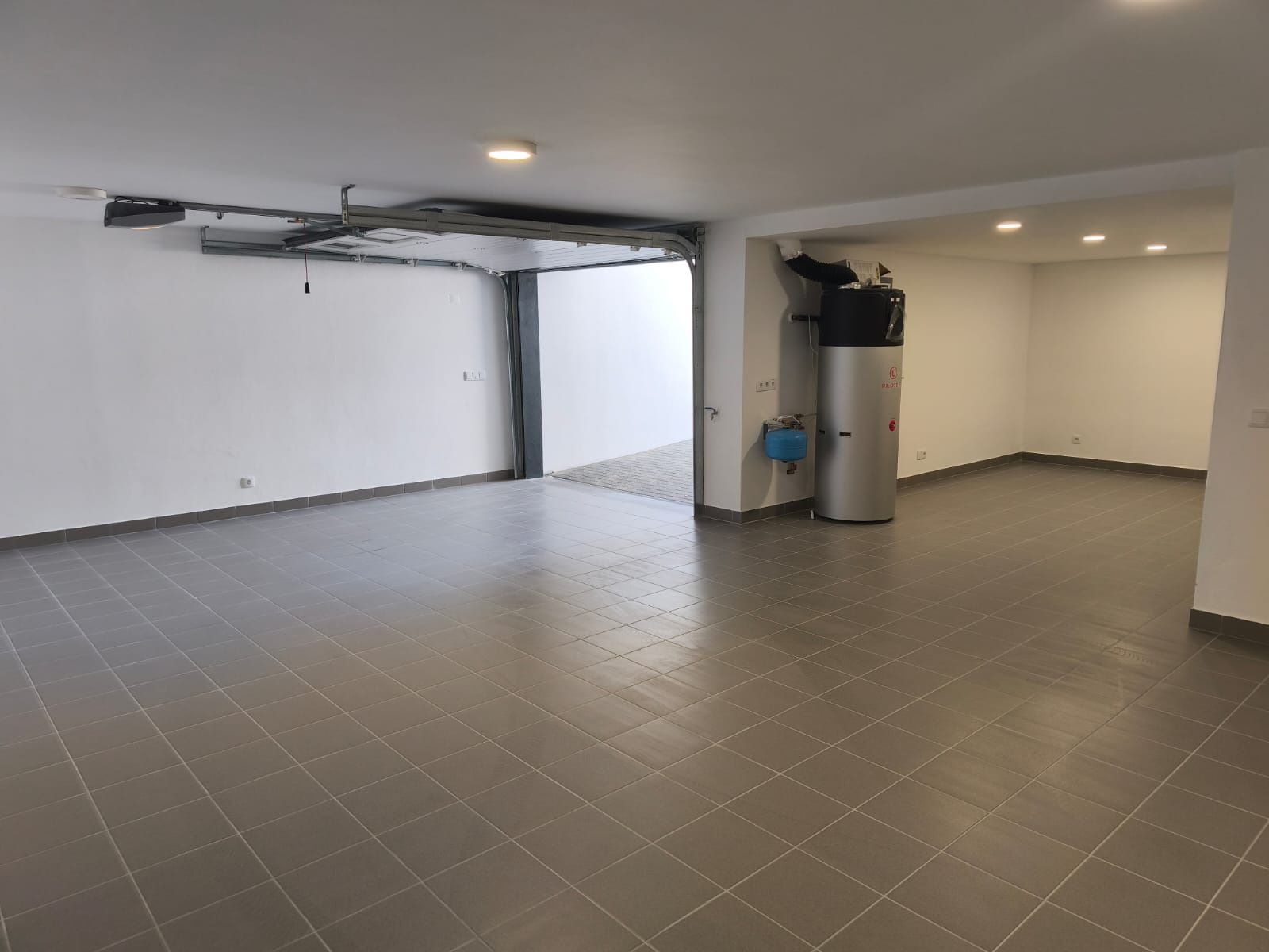 Moradia T4 em Banda com Piscina | Albarraque